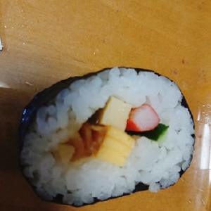 カニカマ入り三色巻き寿司